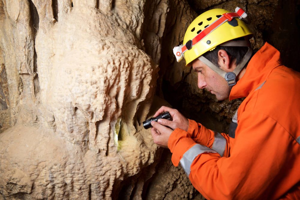Optimise Your Geology Data Management: The Ultimate Solution for Accurate and Efficient Resource Tracking / Flout Software